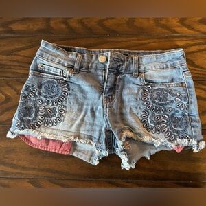Embroidered Denim Jean Shorts from Aeropostale with red front pockets